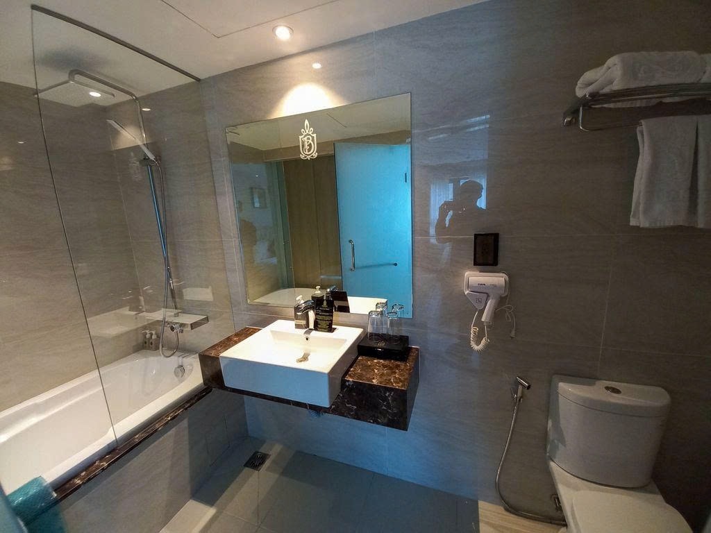 Phòng trọ Studio 20m2 tại PTC House Lê Thánh Tôn - Quận 1 - Phòng tắm