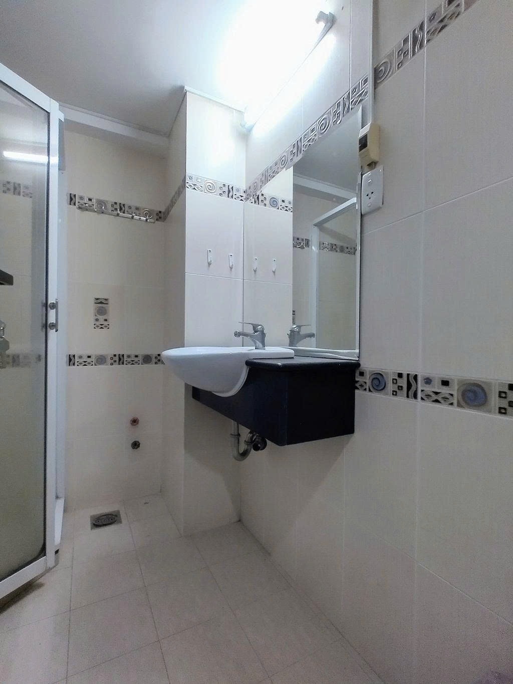 Phòng trọ Studio 18m2 tại PTC House Lê Thị Riêng - Quận 1 - Phòng tắm