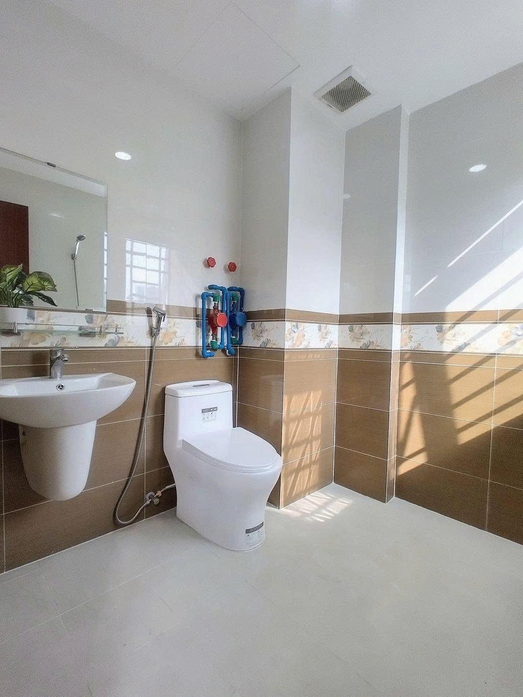 Phòng trọ Studio 15m2 tại PTC House Đường số 9 - Quận 7 - Phòng tắm