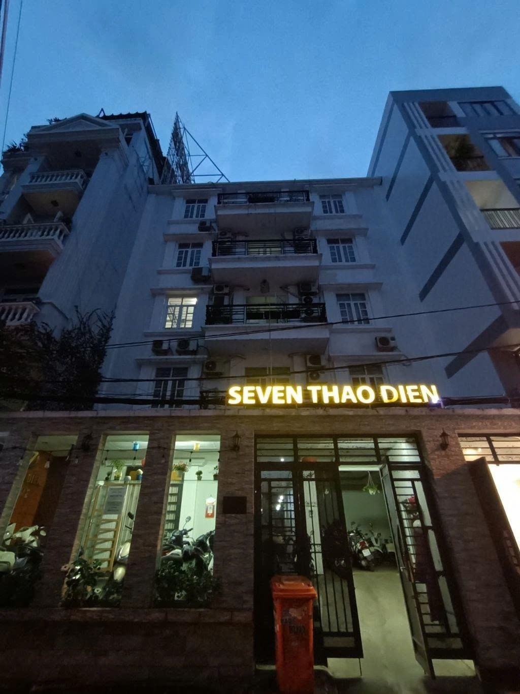 Phòng trọ PTC House Nguyễn Bá Huân - Quận 2 - Toàn cảnh tòa nhà (*)