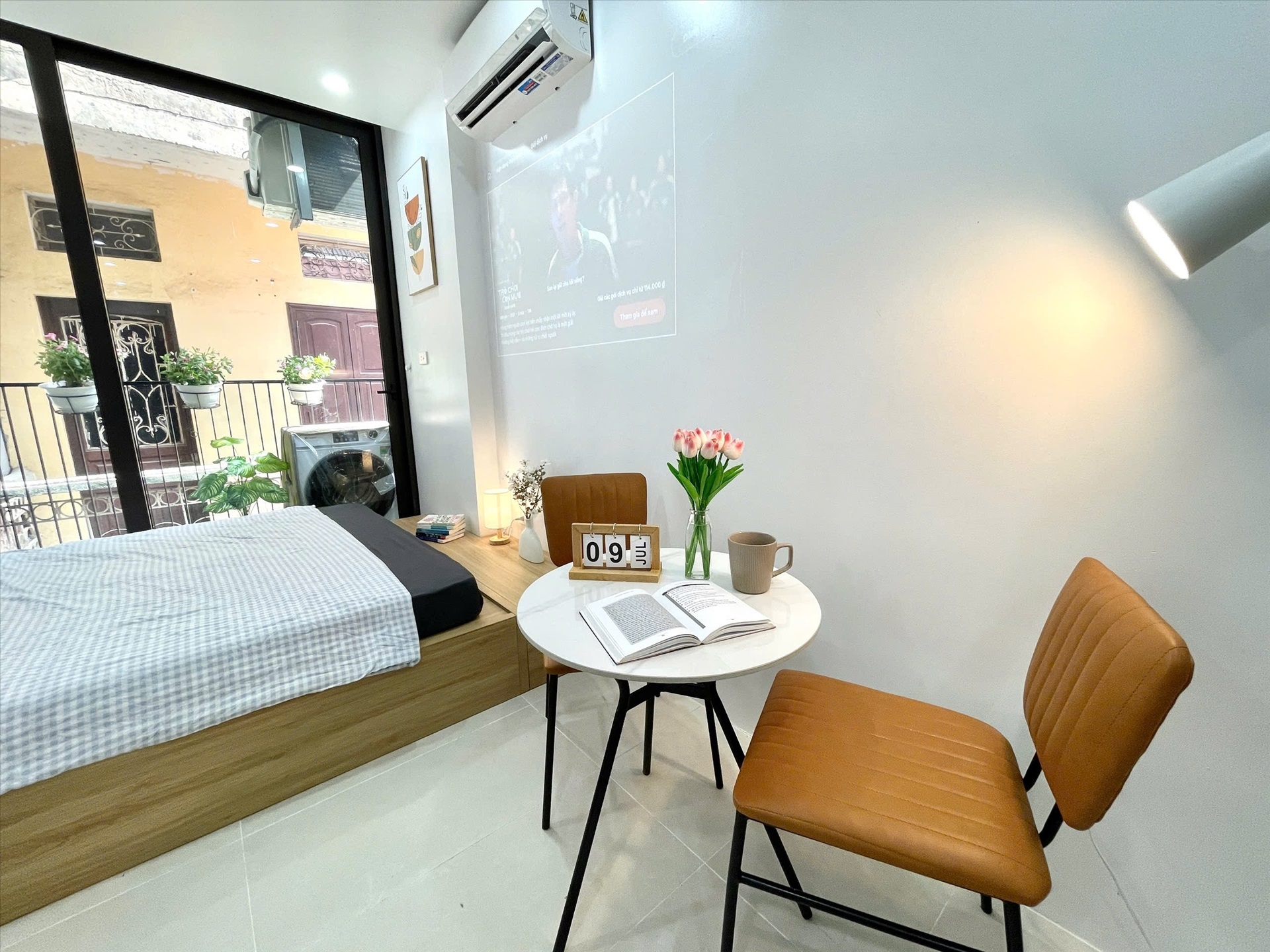 Phòng trọ Studio 26m2 tại Airstay Hoàng Quốc Việt - Cầu Giấy - Góc làm việc