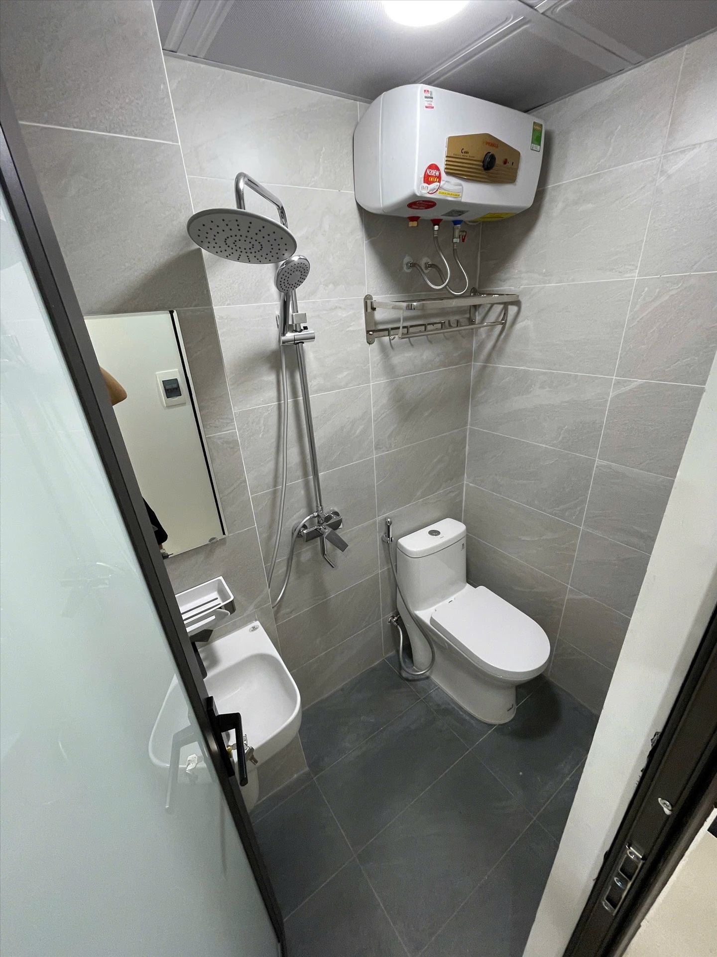 Phòng trọ Studio 26m2 tại Airstay Hoàng Quốc Việt - Cầu Giấy - Phòng tắm