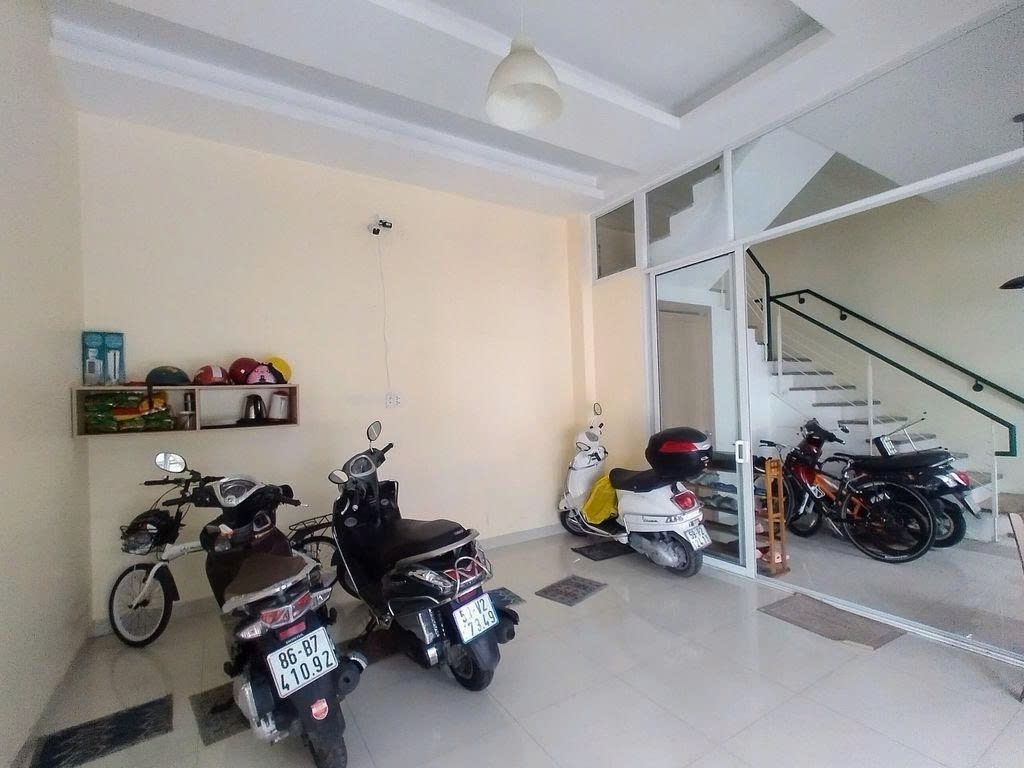 Phòng trọ PTC House Hoàng Quốc Việt - Quận 7 - Khu để xe (*)