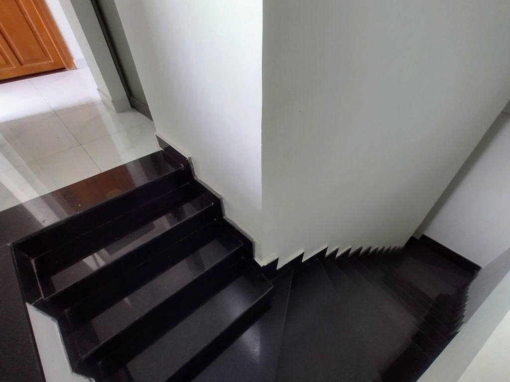 Phòng trọ PTC House 1 Cao Thị Chính - Quận 7 - Khu cầu thang chung (*)