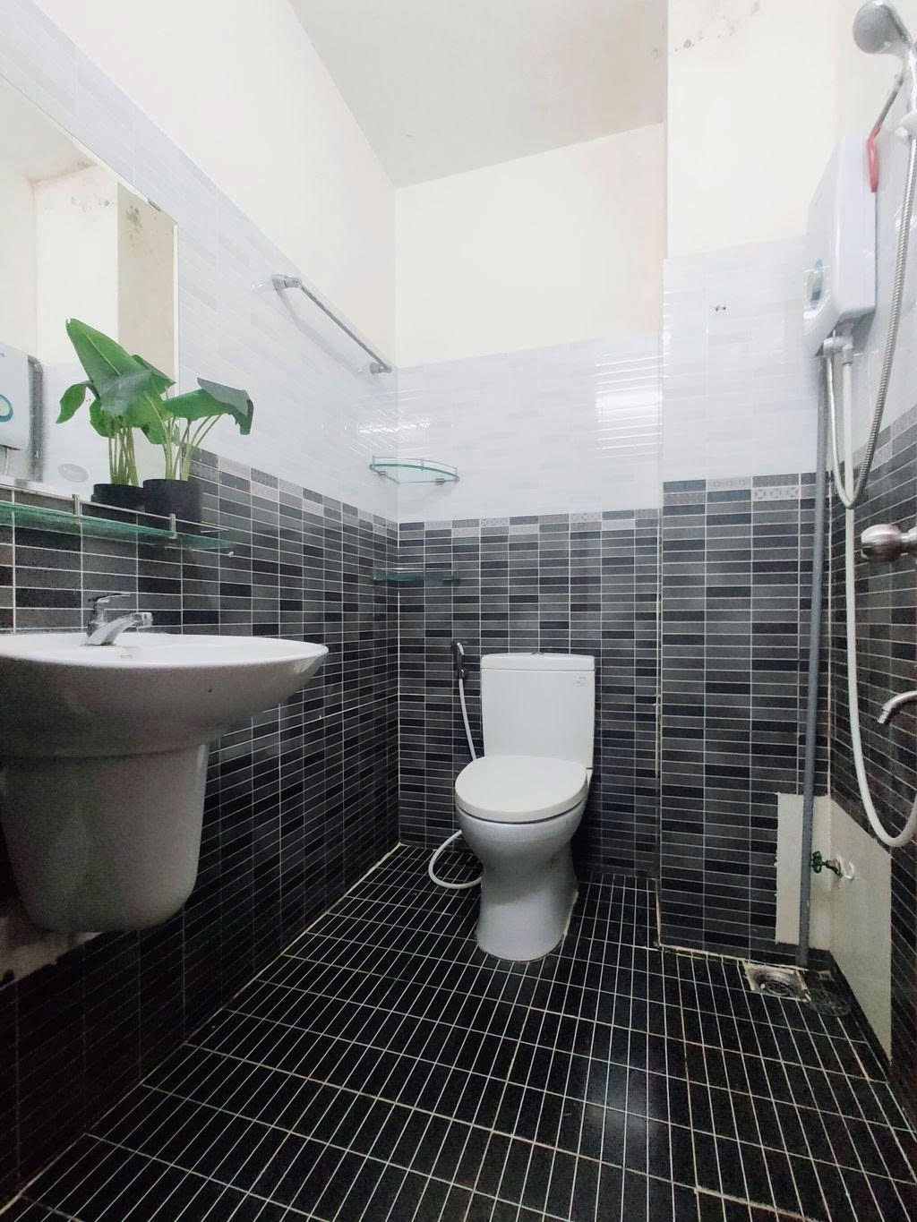 Phòng trọ Studio 25m2 tại PTC House Bình Giã - Tân Bình - Phòng tắm