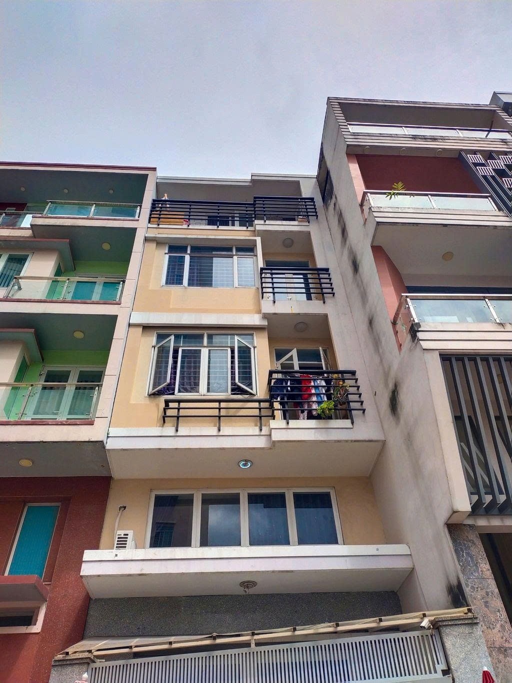 Phòng trọ PTC House Nguyễn Ngọc Phương - Bình Thạnh - Toàn cảnh tòa nhà (*)