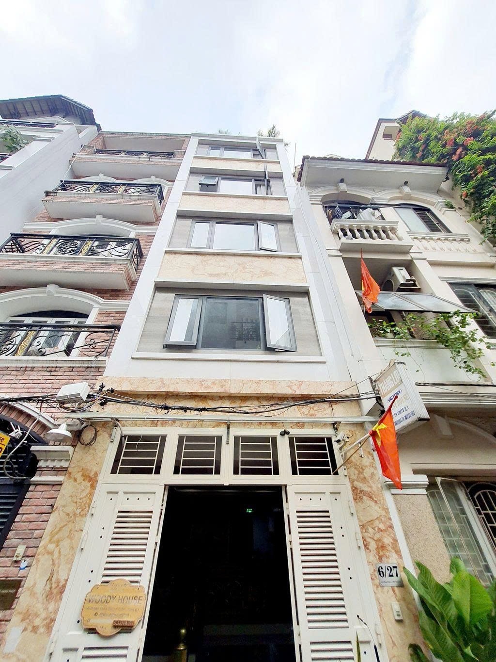 Phòng trọ PTC House Cách Mạng Tháng 8 - Quận 1 - Toàn cảnh tòa nhà (*)