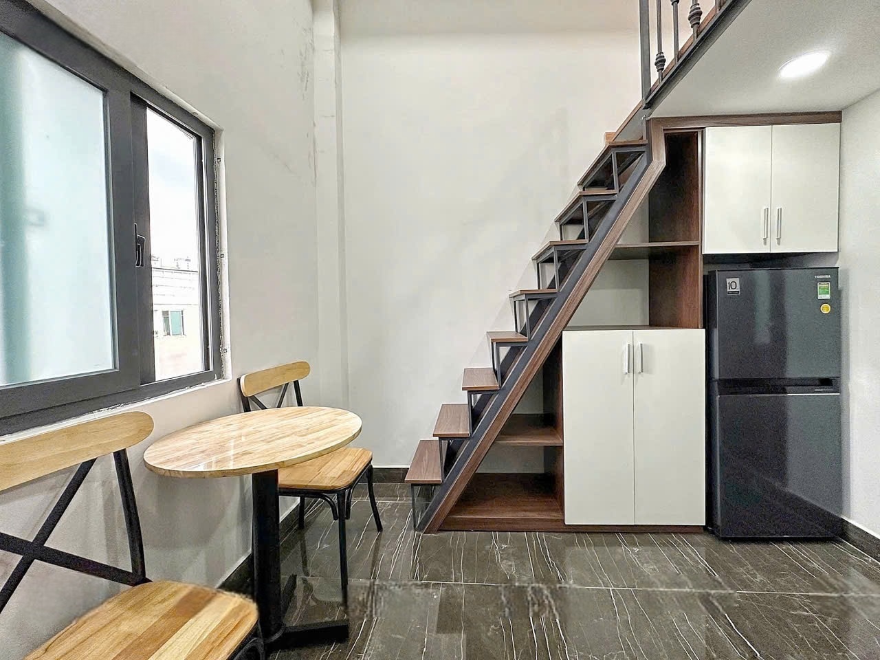Phòng trọ Duplex 20m2 tại JinJoo Kênh Tân Hoá - Tân Phú - Phòng khách
