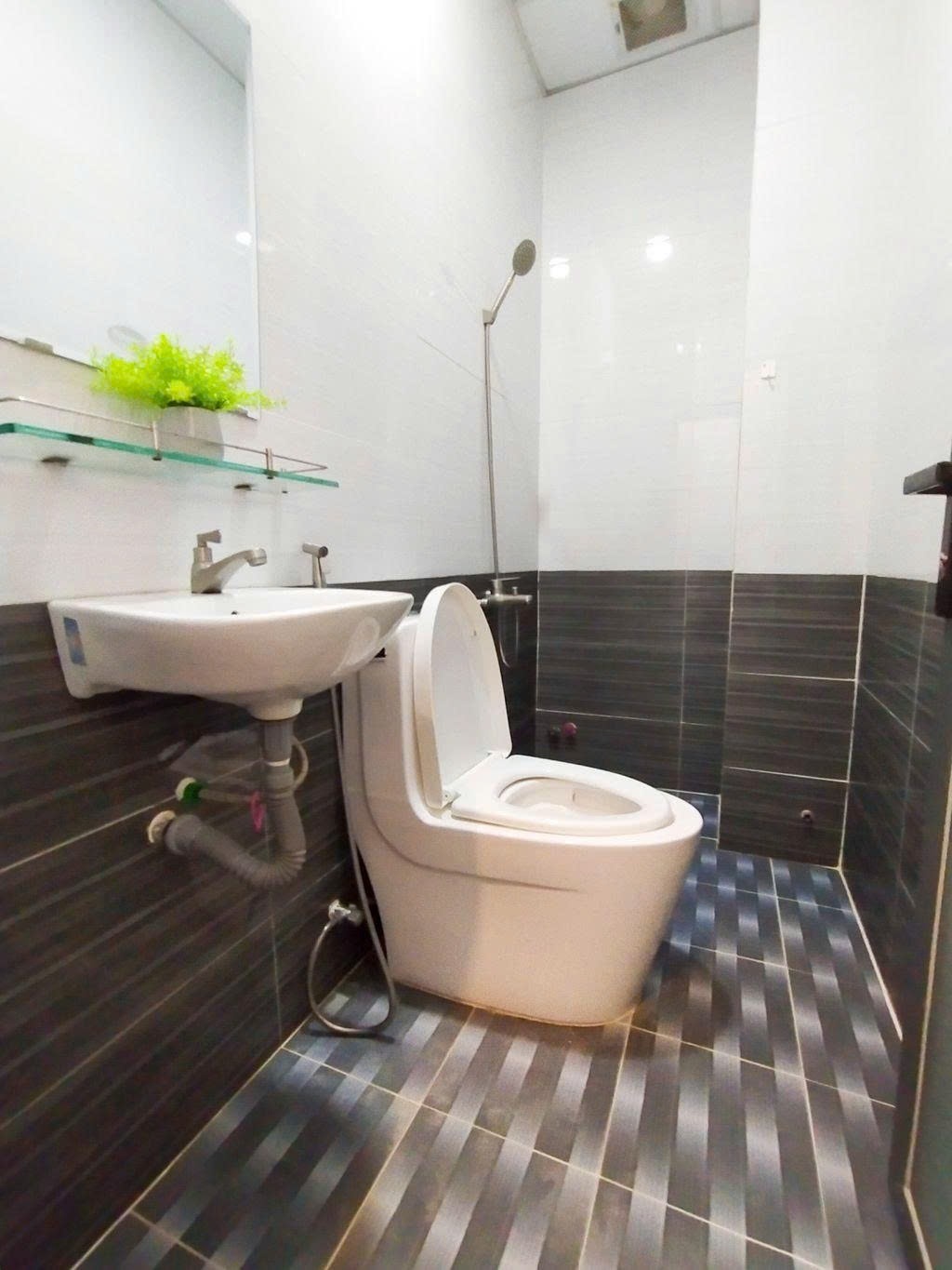 Phòng trọ Studio 23m2 tại PTC House Đường số 13 - Quận 7 - Phòng tắm