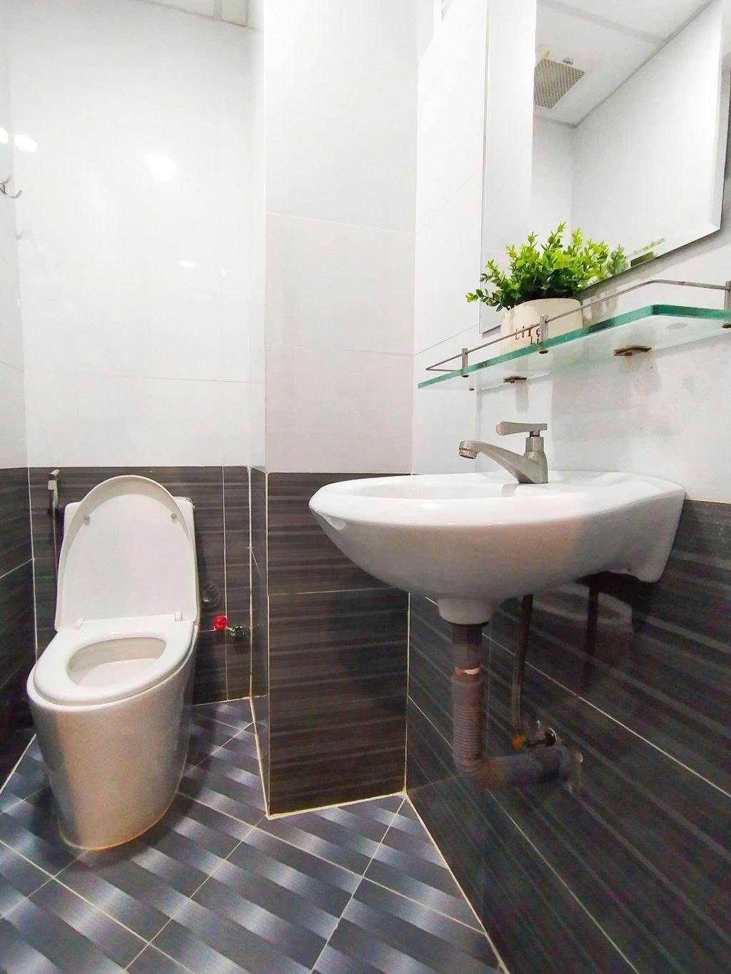 Phòng trọ Studio 17m2 tại PTC House 1 Đường số 2 - Quận 7 - Phòng tắm