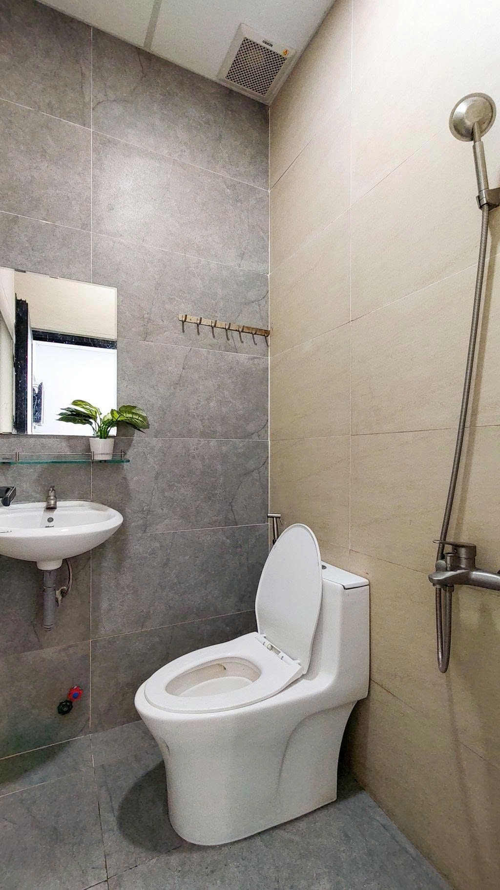 Phòng trọ Studio 10m2 tại PTC House 1 Đường Tân Mỹ - Quận 7 - Phòng tắm