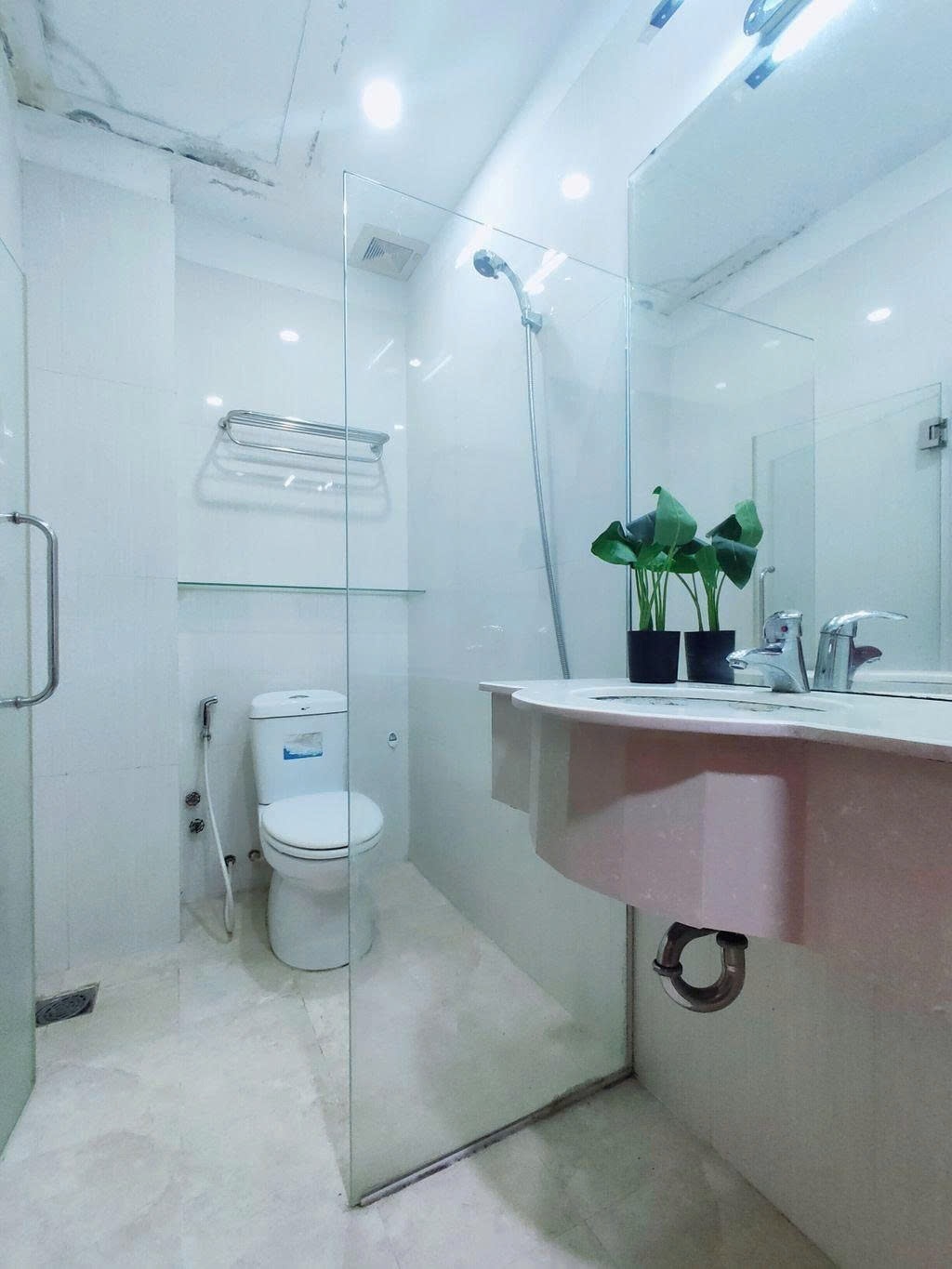 Phòng trọ Studio 20m2 tại PTC House 3 Cống Quỳnh - Quận 1 - Phòng tắm