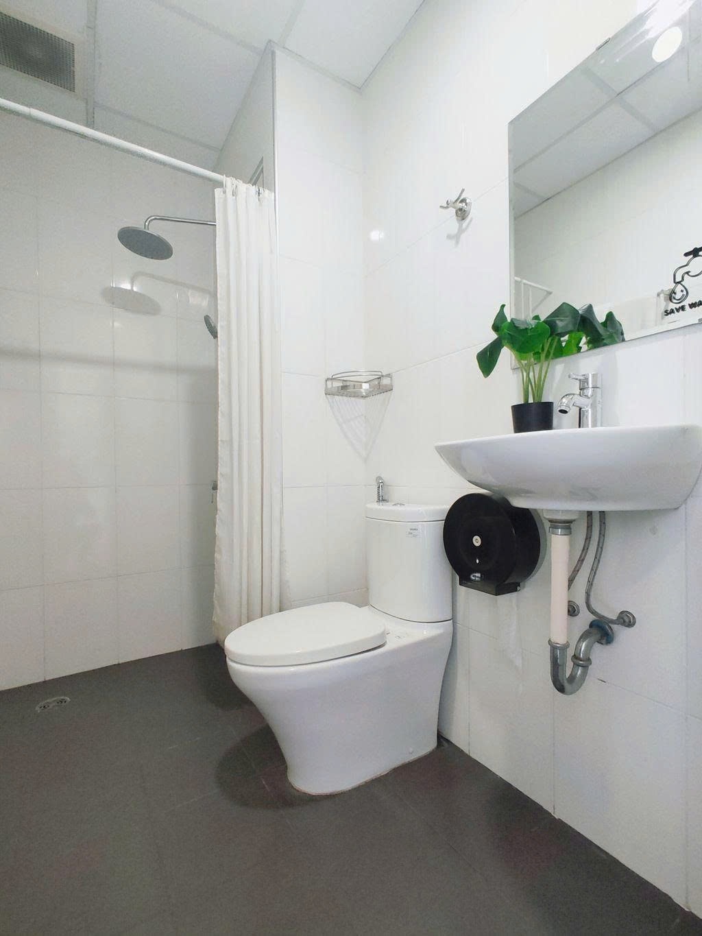 Phòng trọ Studio 20m2 tại PTC House 3 Trần Hưng Đạo - Quận 1 - Phòng tắm