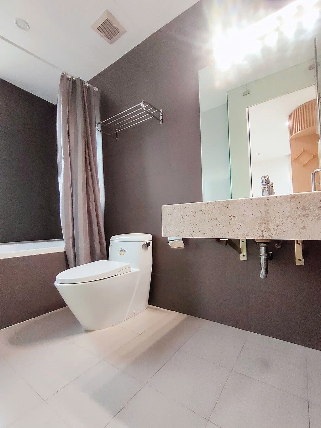 Phòng trọ Studio 28m2 tại PTC House 1 Đào Tấn - Ba Đình - Phòng tắm