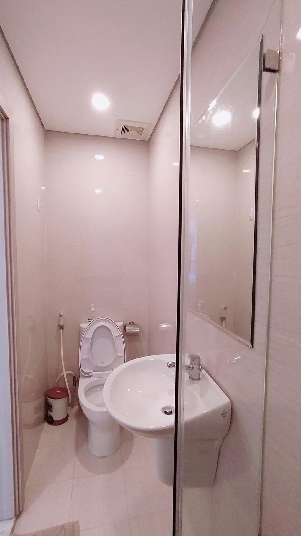 Phòng trọ Studio 25m2 tại PTC House 1 Thạch Thị Thanh - Quận 1 - Phòng tắm