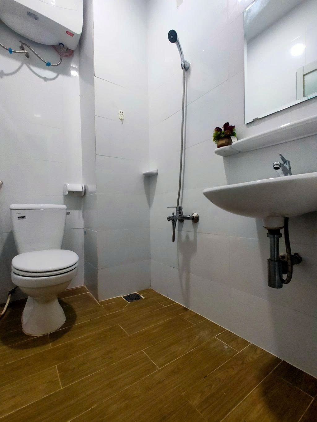 Phòng trọ 1 Phòng ngủ 33m2 tại PTC House Lã Xuân Oai - Quận 9 - Phòng tắm