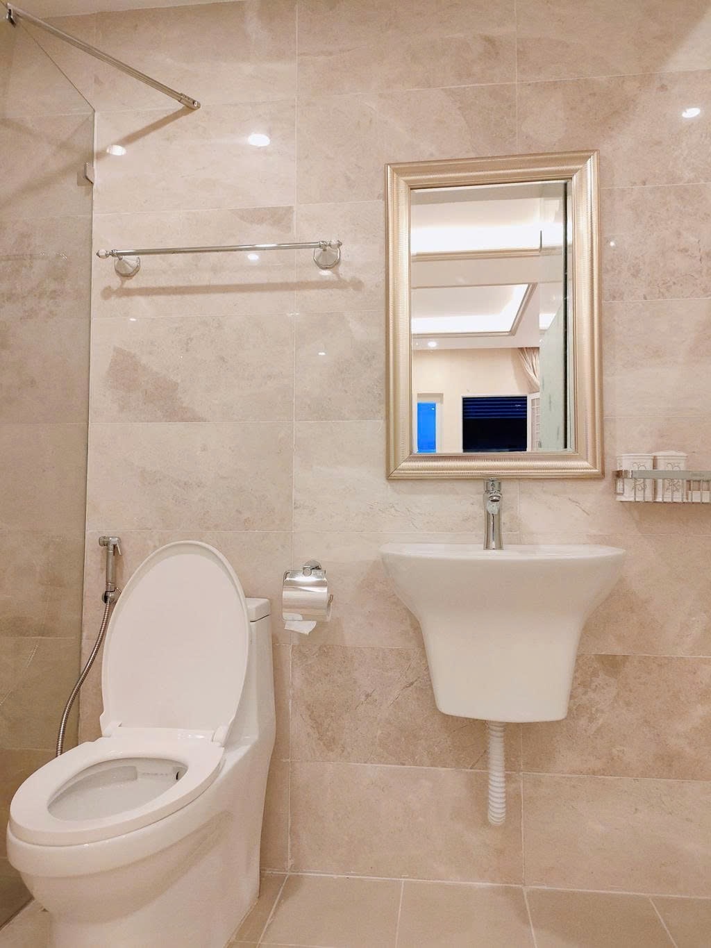 Phòng trọ Studio 40m2 tại PTC House Lê Lai - Quận 1 - Phòng tắm