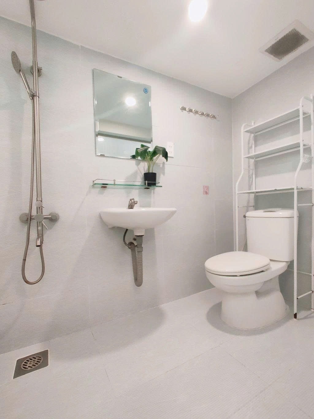 Phòng trọ Studio 25m2 tại PTC House Calmette - Quận 1 - Phòng tắm