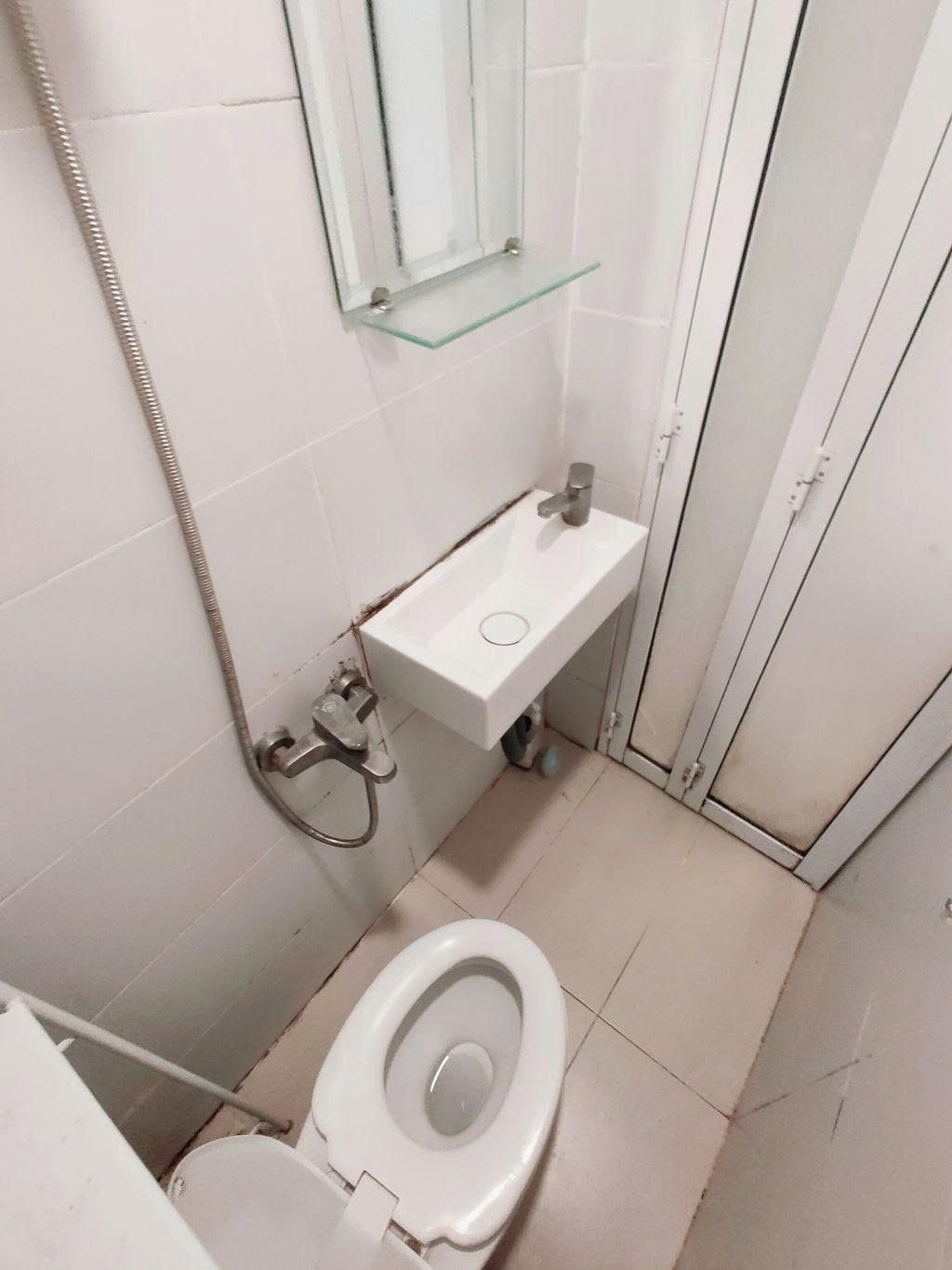 Phòng trọ Studio 15m2 tại PTC House Cống Quỳnh 1- Quận 1 - Phòng tắm