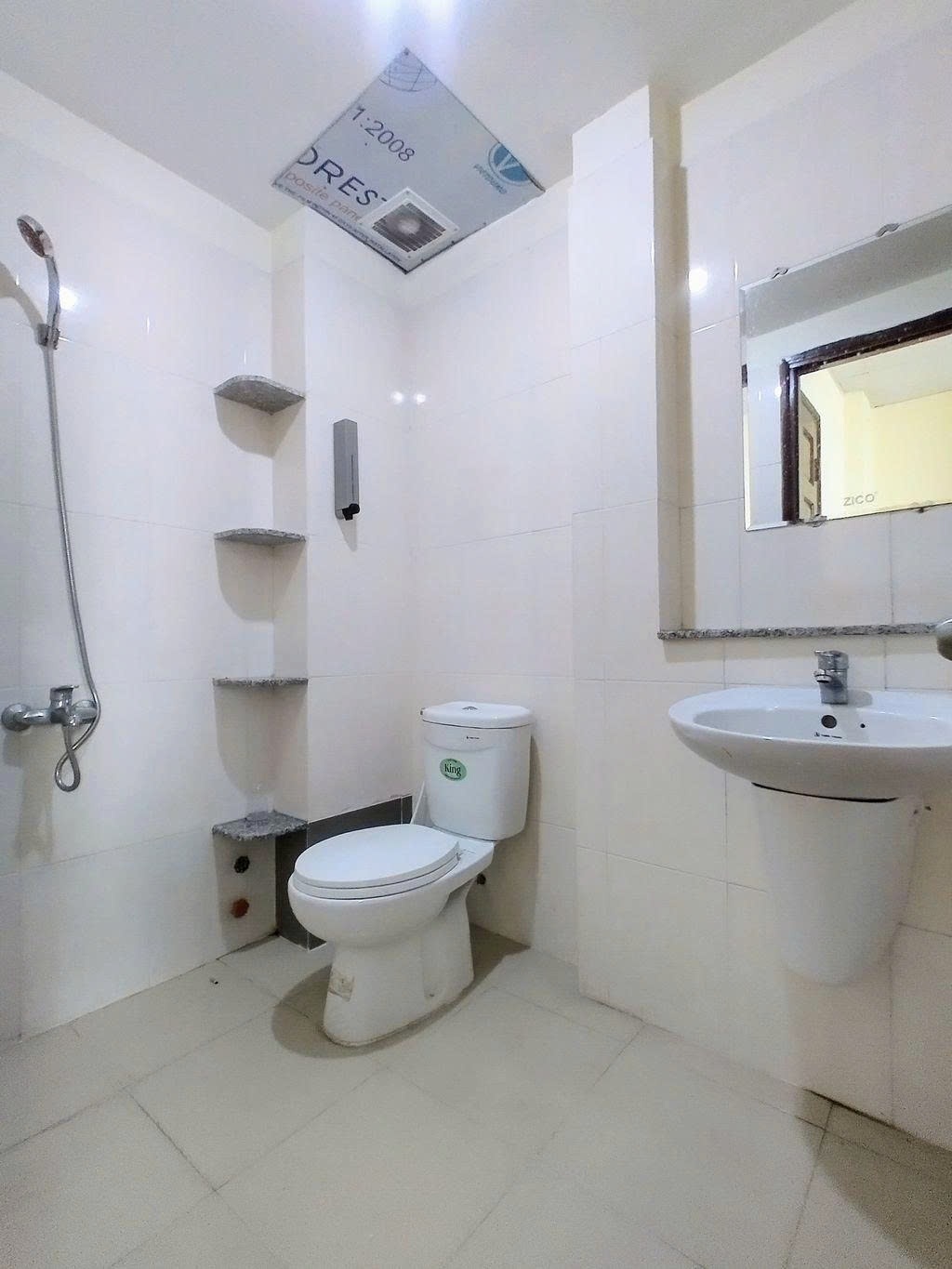 Phòng trọ Studio 20m2 tại PTC House Lam Sơn - Tân Bình - Phòng tắm