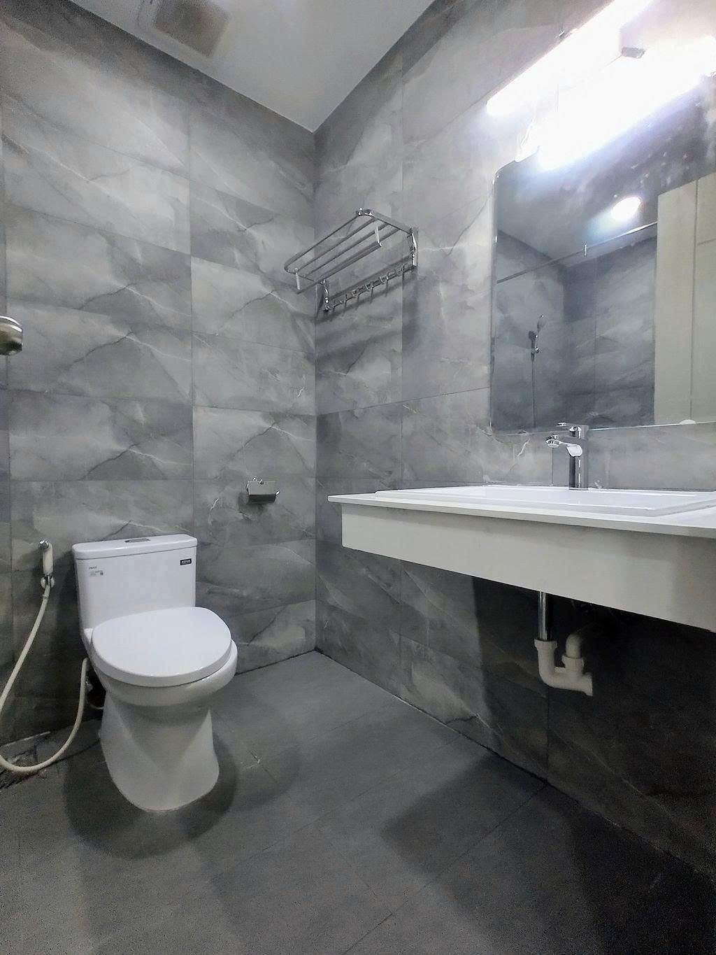 Phòng trọ Studio 35m2 tại PTC House Bành Văn Trân - Tân Bình - Phòng tắm