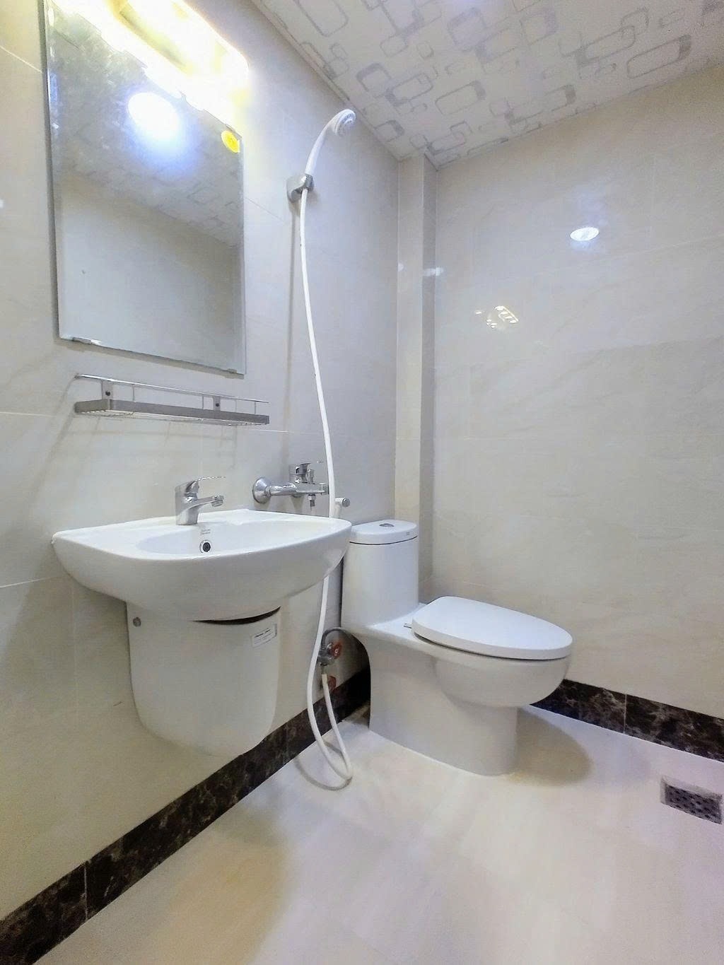 Phòng trọ Studio 17m2 tại PTC House Đường C18 - Tân Bình - Phòng tắm