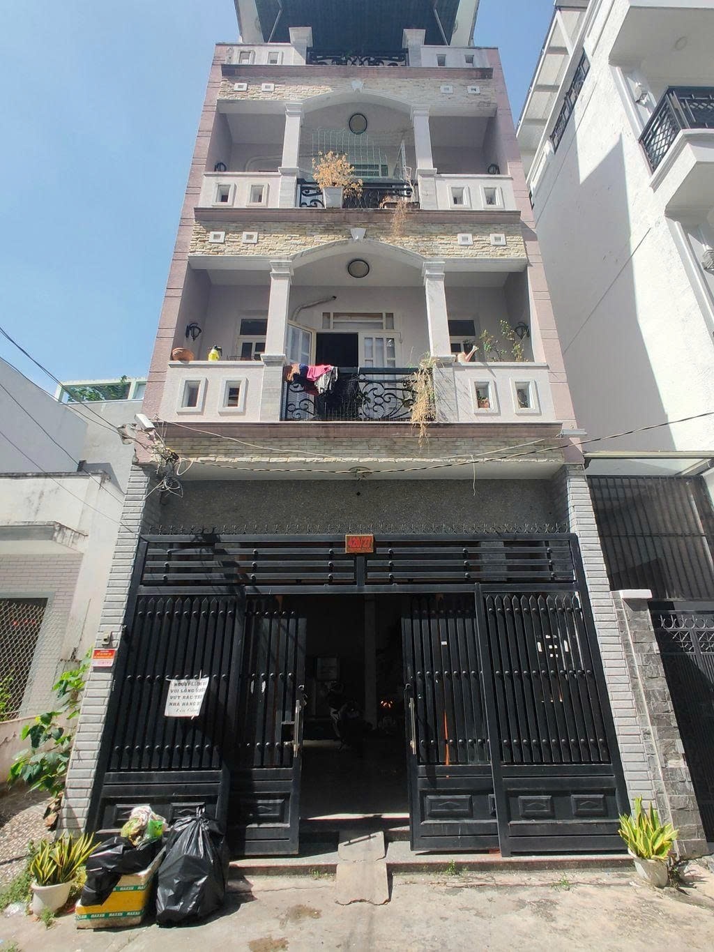 Phòng trọ PTC House1 Huỳnh Văn Bánh - Phú Nhuận - Toàn cảnh tòa nhà (*)