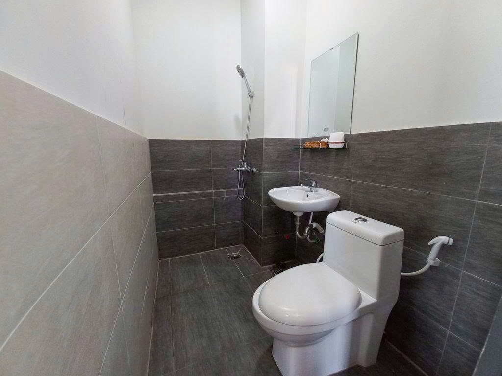 Phòng trọ Studio 25m2 tại PTC House Trường Sơn - Tân Bình - Phòng tắm