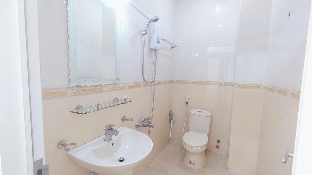 Phòng trọ Studio 20m2 tại PTC House Cô Giang - Quận 1 - Phòng tắm