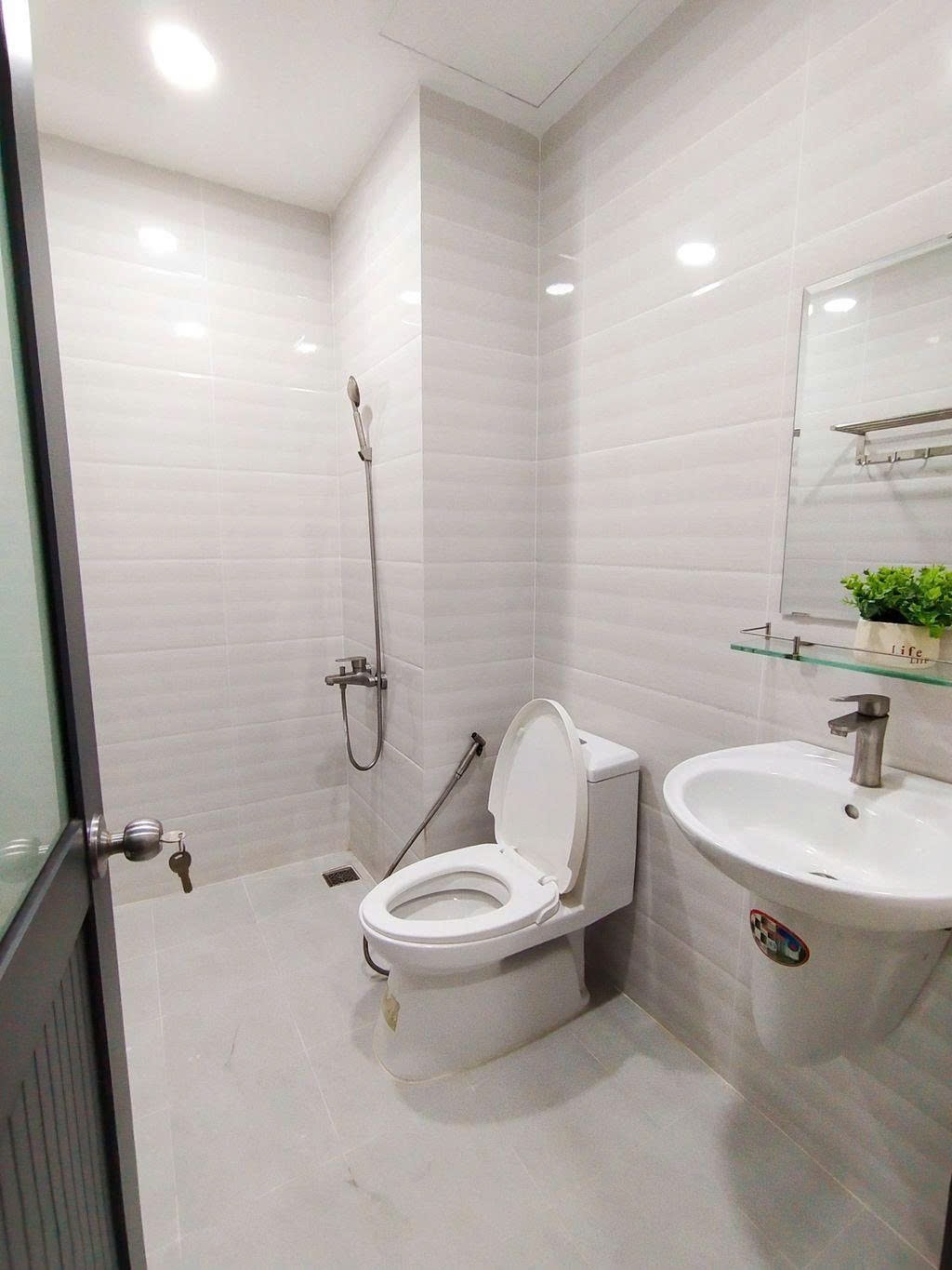 Phòng trọ Studio 30m2 tại PTC House Tôn Thất Đạm - Quận 1 - Phòng tắm