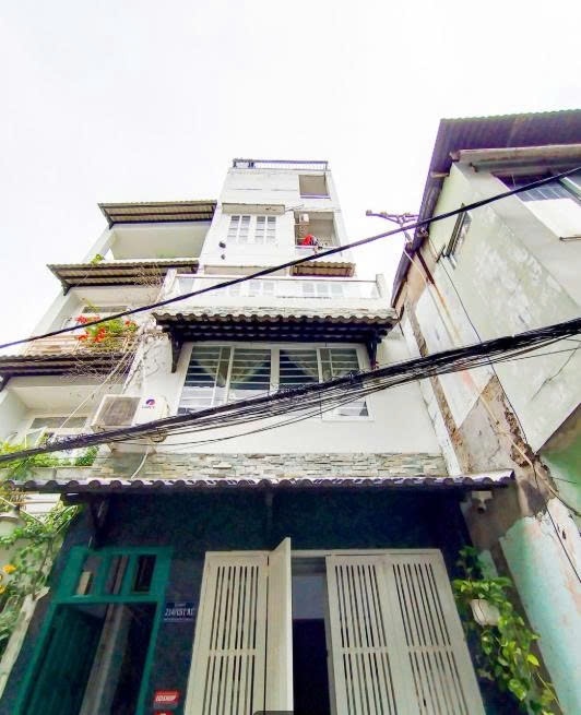 Phòng trọ PTC House 5 Nguyễn Trãi - Quận 1 - Toàn cảnh tòa nhà (*)