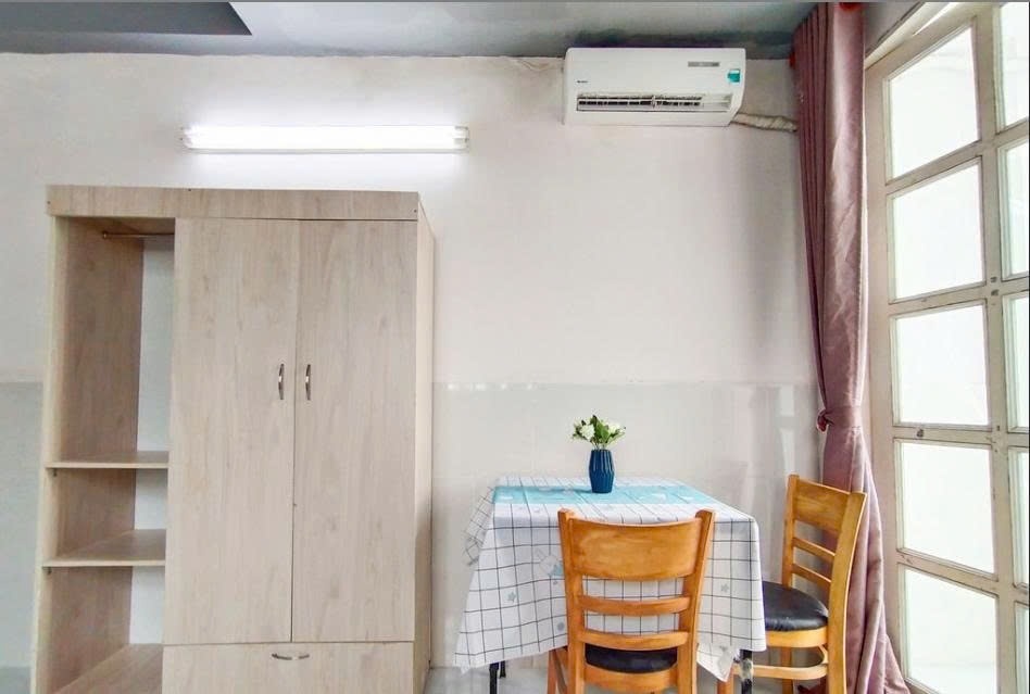 Phòng trọ Studio 25m2 tại PTC House 5 Nguyễn Trãi - Quận 1 - Phòng khách