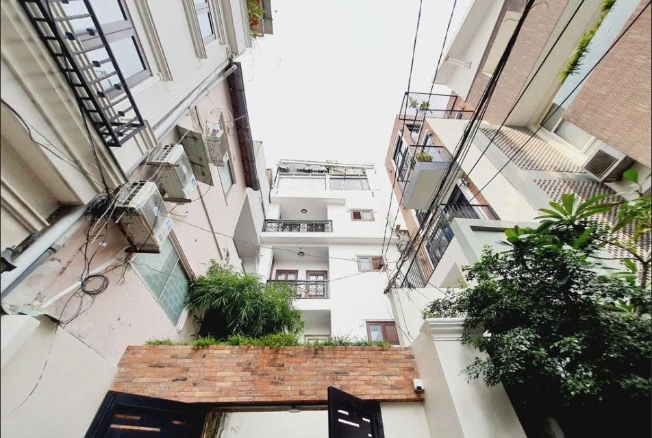 Phòng trọ PTC House 1 Phan Kế Bính - Quận 1 - Toàn cảnh tòa nhà (*)