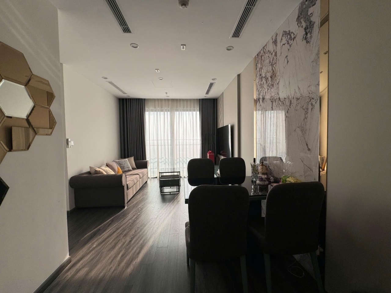 Phòng trọ 2 Phòng ngủ 74m2 tại Vinhomes Smart City - Phòng khách