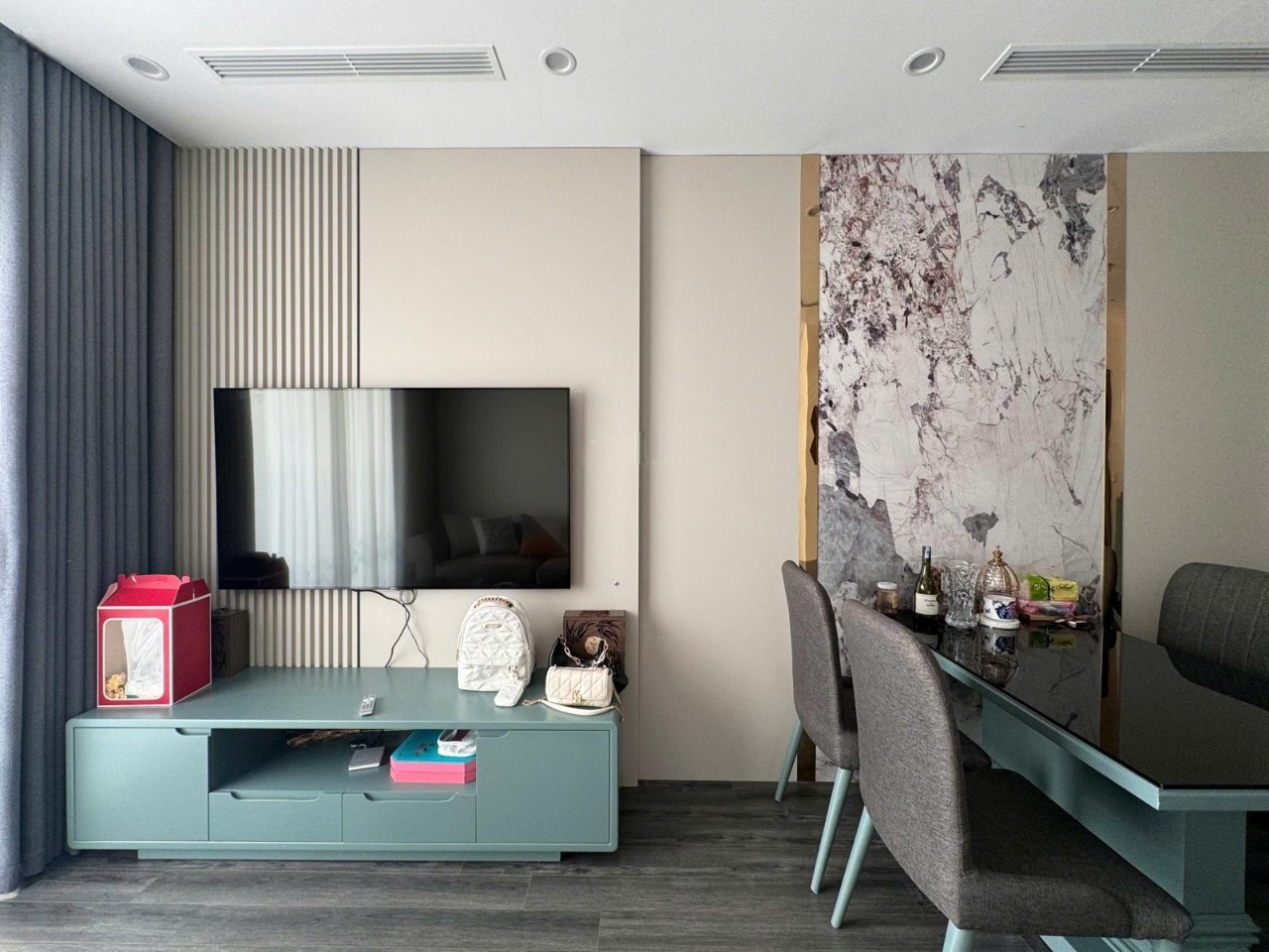 Phòng trọ 2 Phòng ngủ 74m2 tại Vinhomes Smart City - Phòng khách