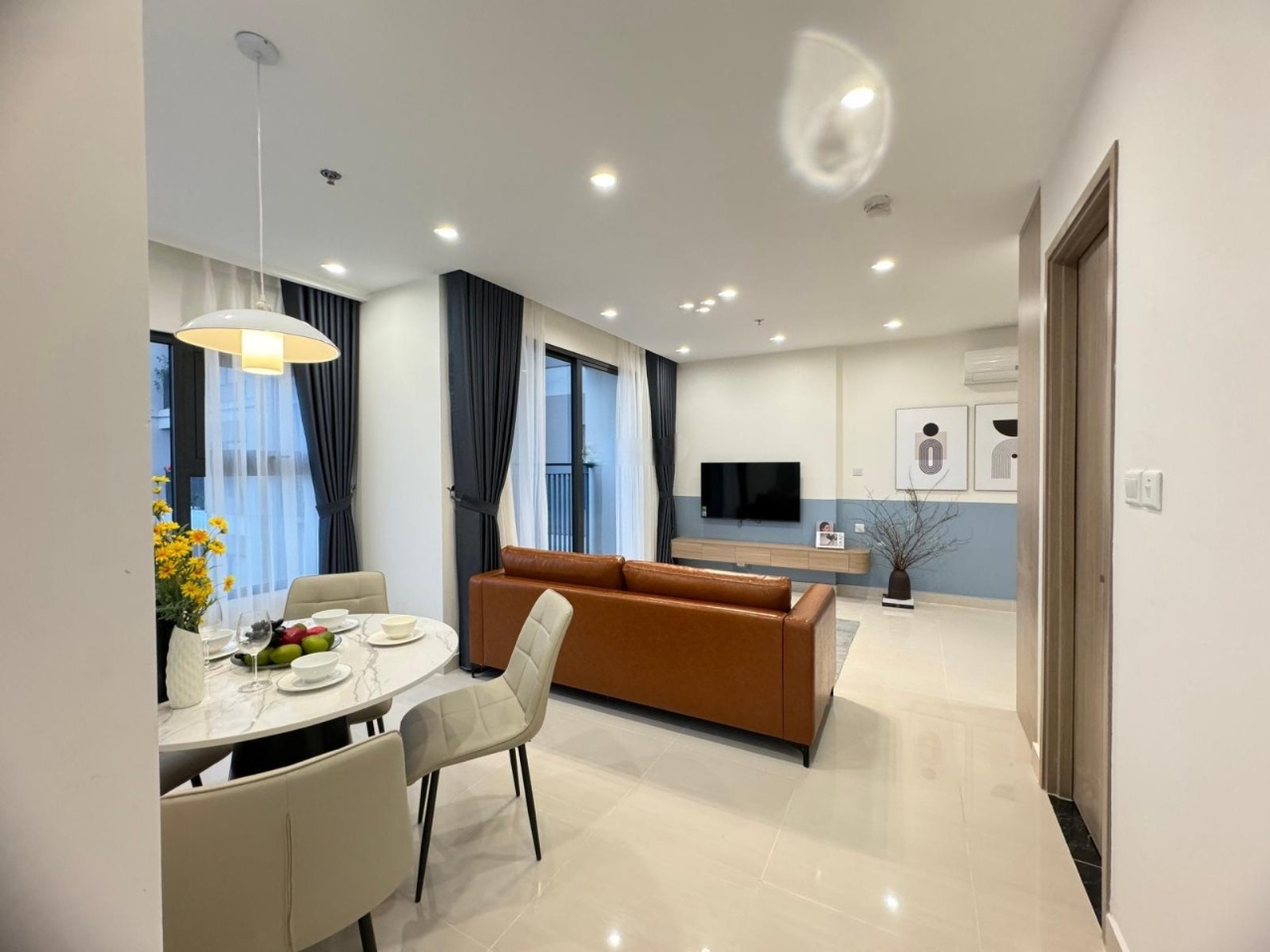 Phòng trọ 2 Phòng ngủ 64m2 tại Vinhomes Smart City - Phòng khách