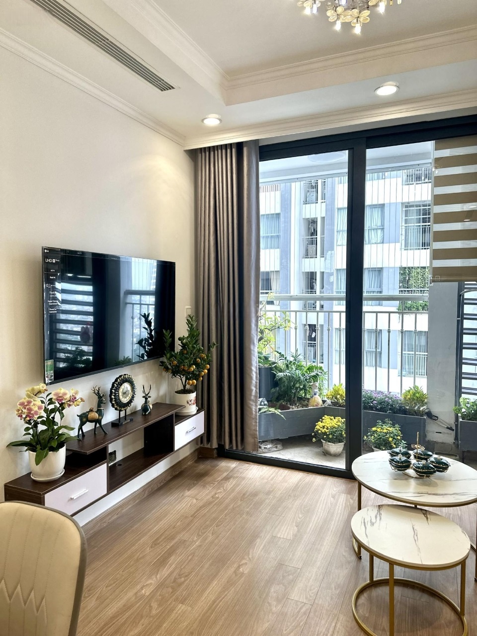 Phòng trọ 2 Phòng ngủ 83m2 tại Vinhomes Times City - Phòng khách