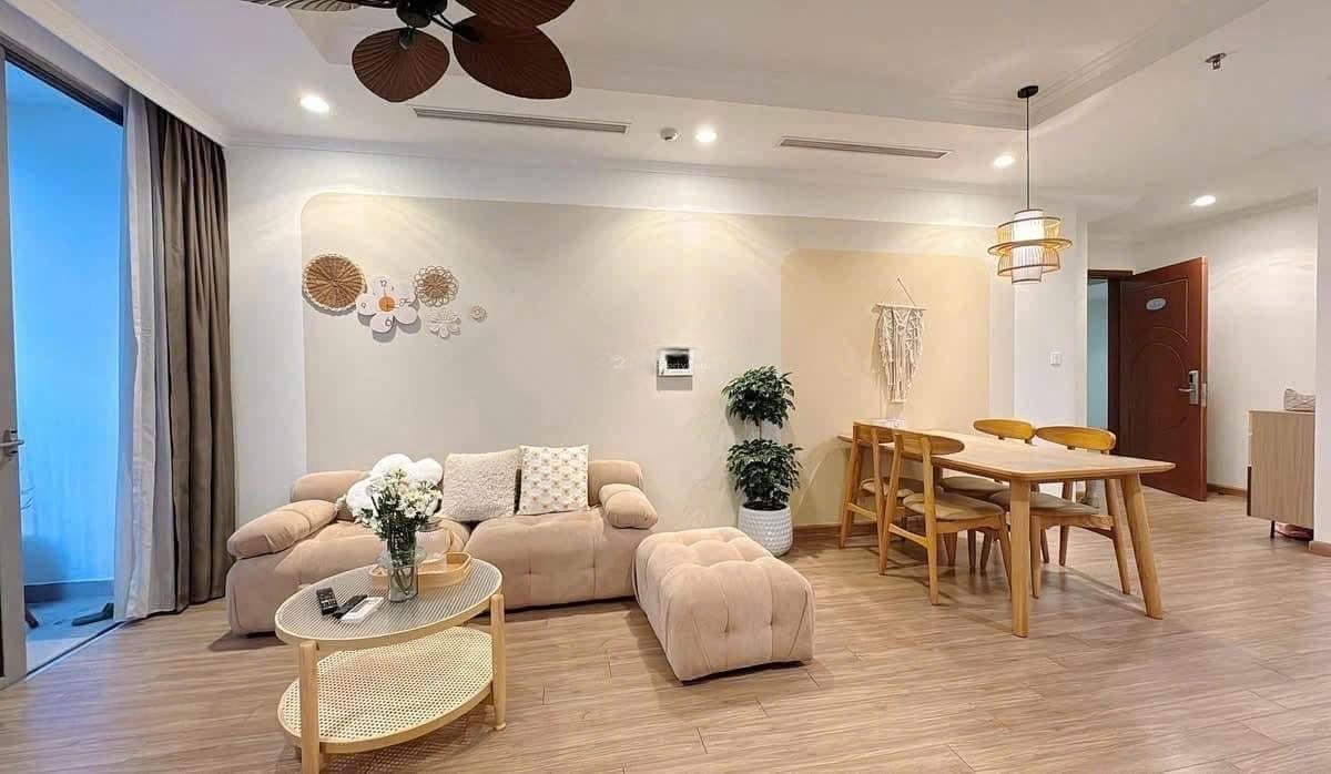 Phòng trọ 2 Phòng ngủ 82m2 tại Vinhomes Times City - Phòng khách