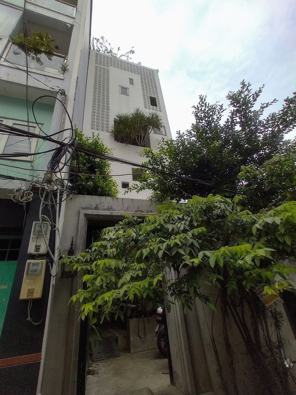 Phòng trọ PTC House 5 Nguyễn Hữu Cảnh - Bình Thạnh - Toàn cảnh tòa nhà (*)