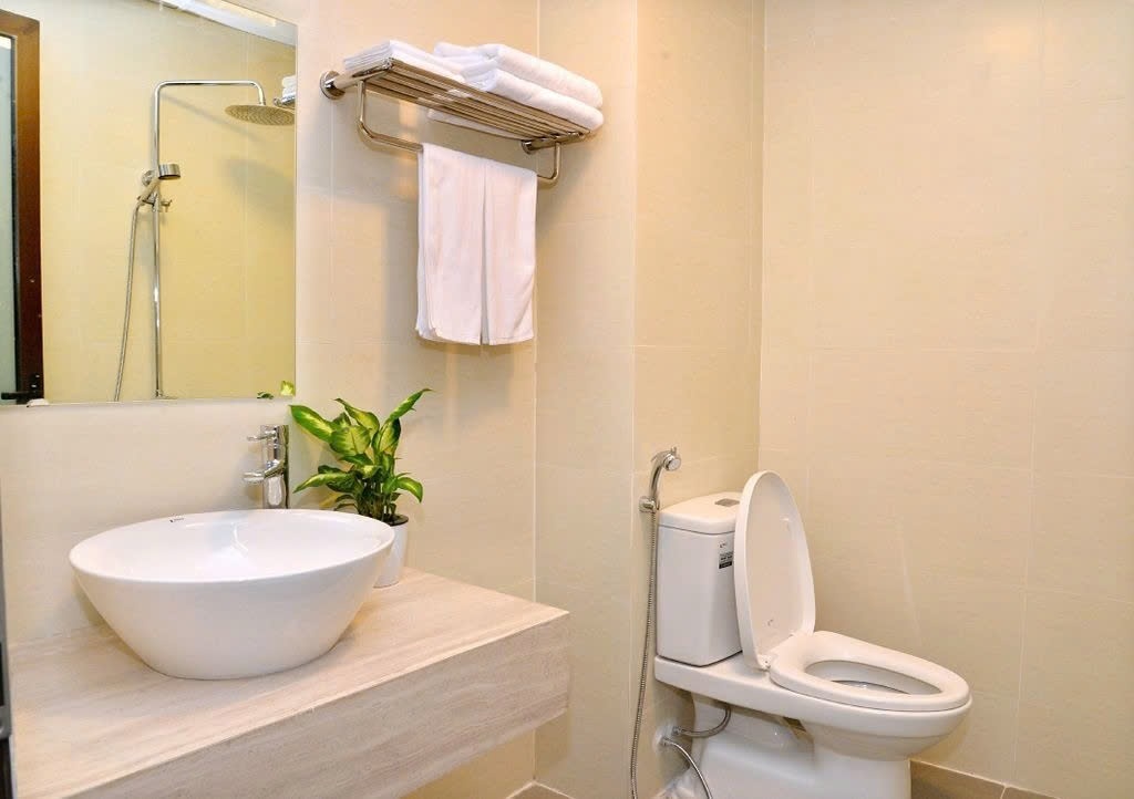 Phòng trọ Studio 32m2 tại PC House Nguyễn Văn Huyên - Cầu Giấy  - Phòng tắm