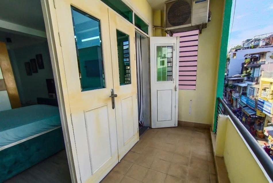 Phòng trọ Studio 38m2 tại PTC House 2 Đề Thám - Quận 1 - Ban công