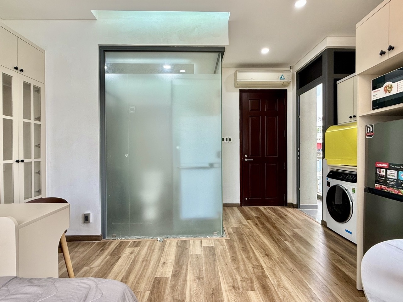 Phòng trọ Studio 30m2 tại TM House Lê Văn Sỹ - Tân Bình - Phòng khách