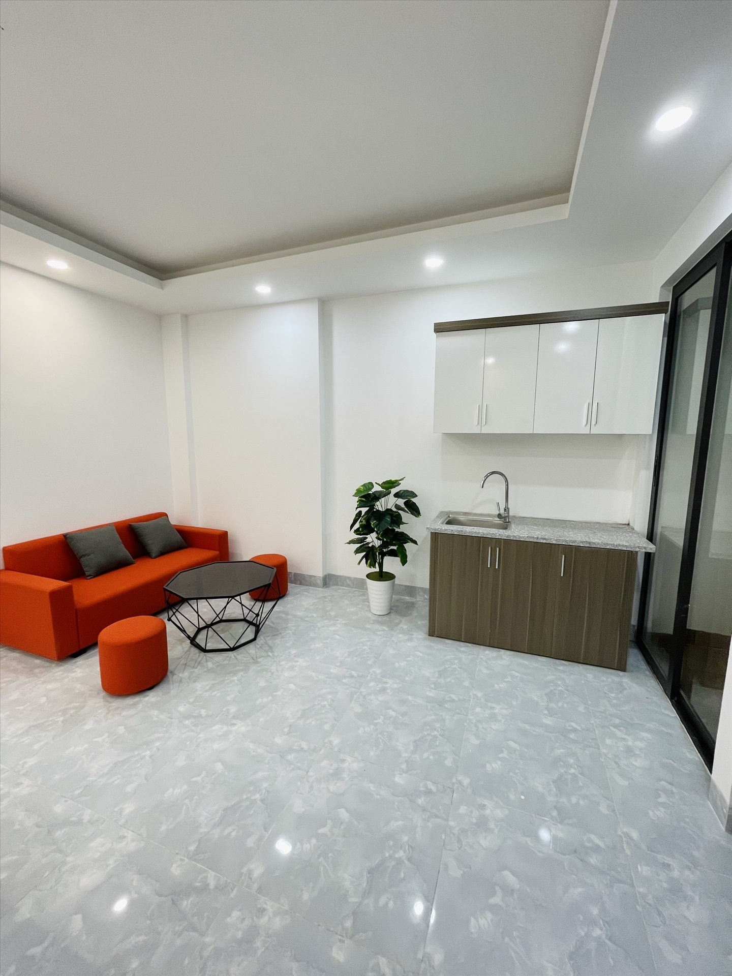 Phòng trọ Studio 30m2 tại TT House 3 Đường Láng - Đống Đa - Phòng khách