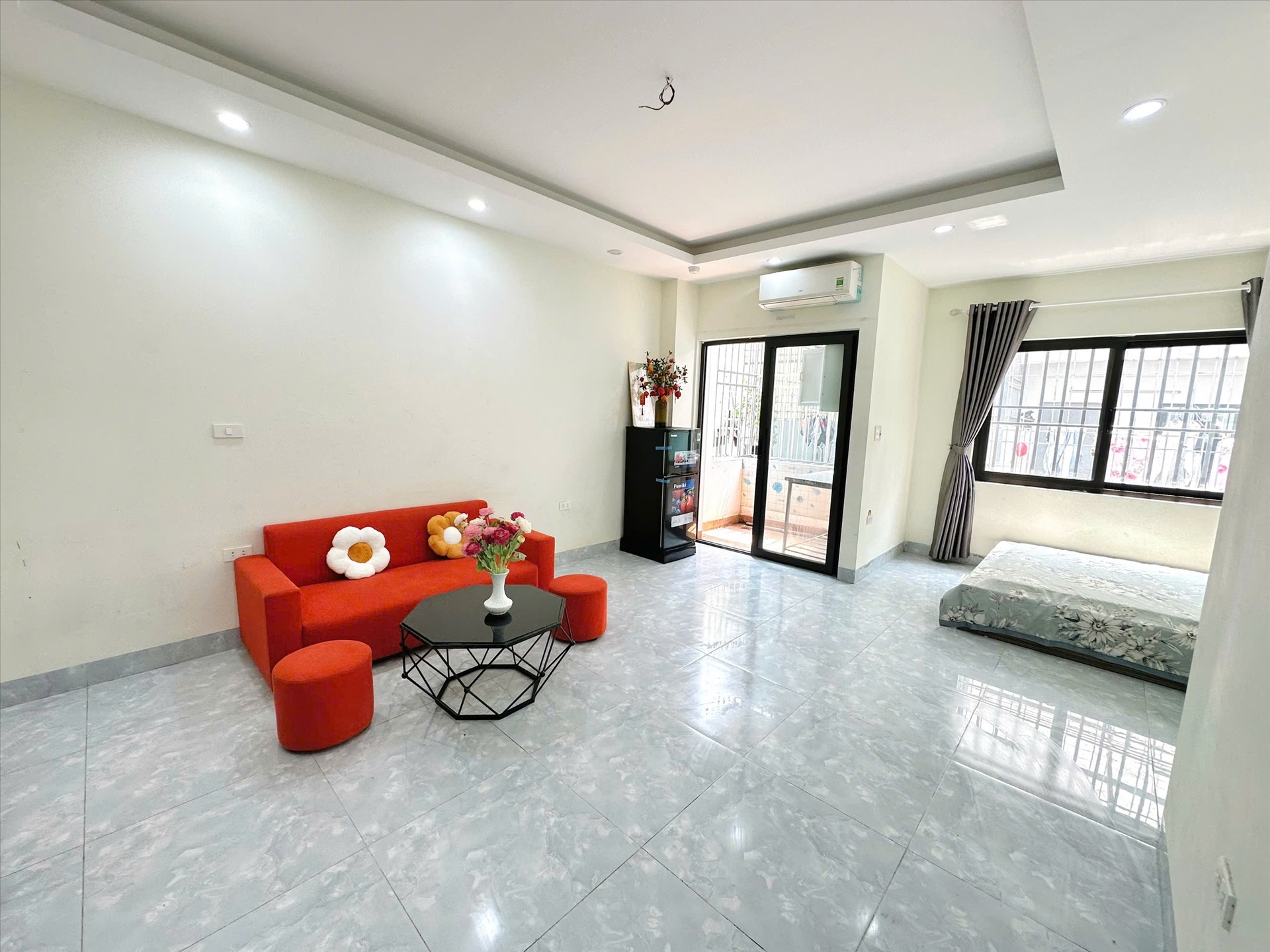 Phòng trọ Studio 35m2 tại TT House 3 Đường Láng - Đống Đa - Phòng khách