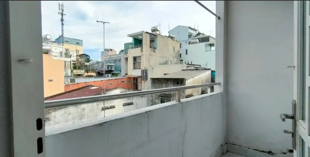Phòng trọ Studio 35m2 tại PTC House 2 Lê Thị Riêng - Quận 1 - Ban công