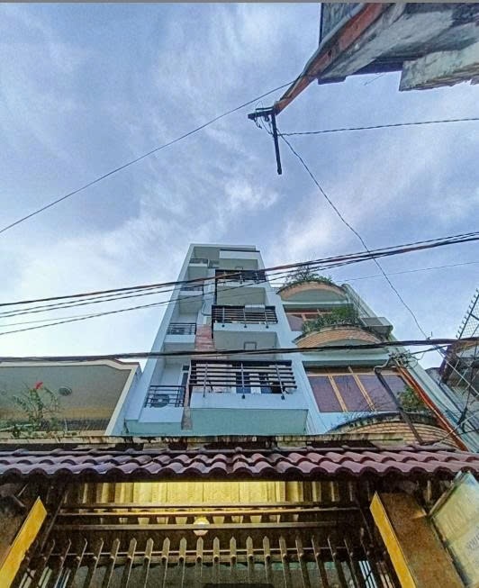 Phòng trọ PTC House Tôn Thất Tùng - Quận 1 - Toàn cảnh tòa nhà (*)