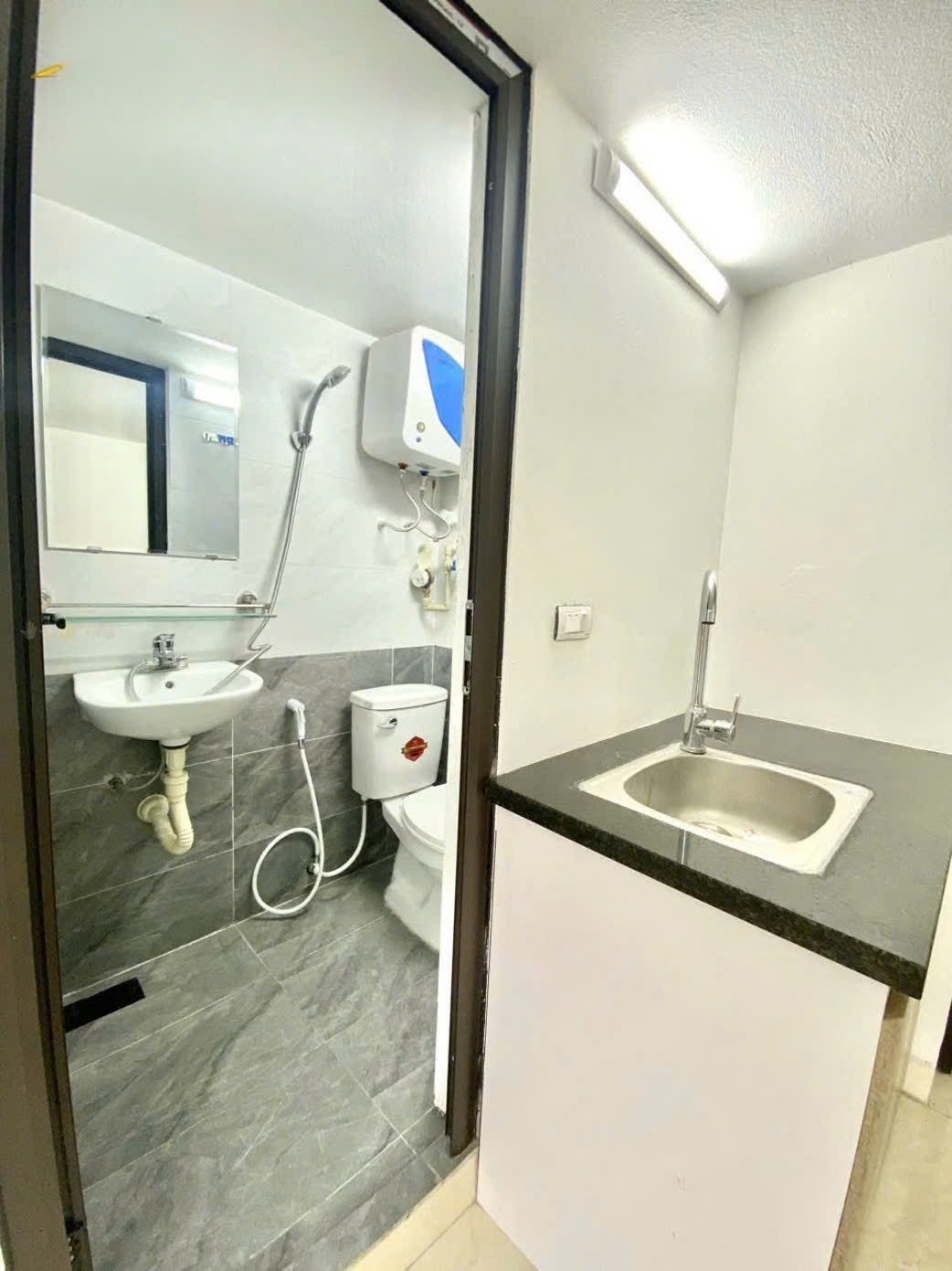 Phòng trọ Duplex 20m2 tại B1House Văn Hương - Đống Đa - Phòng tắm