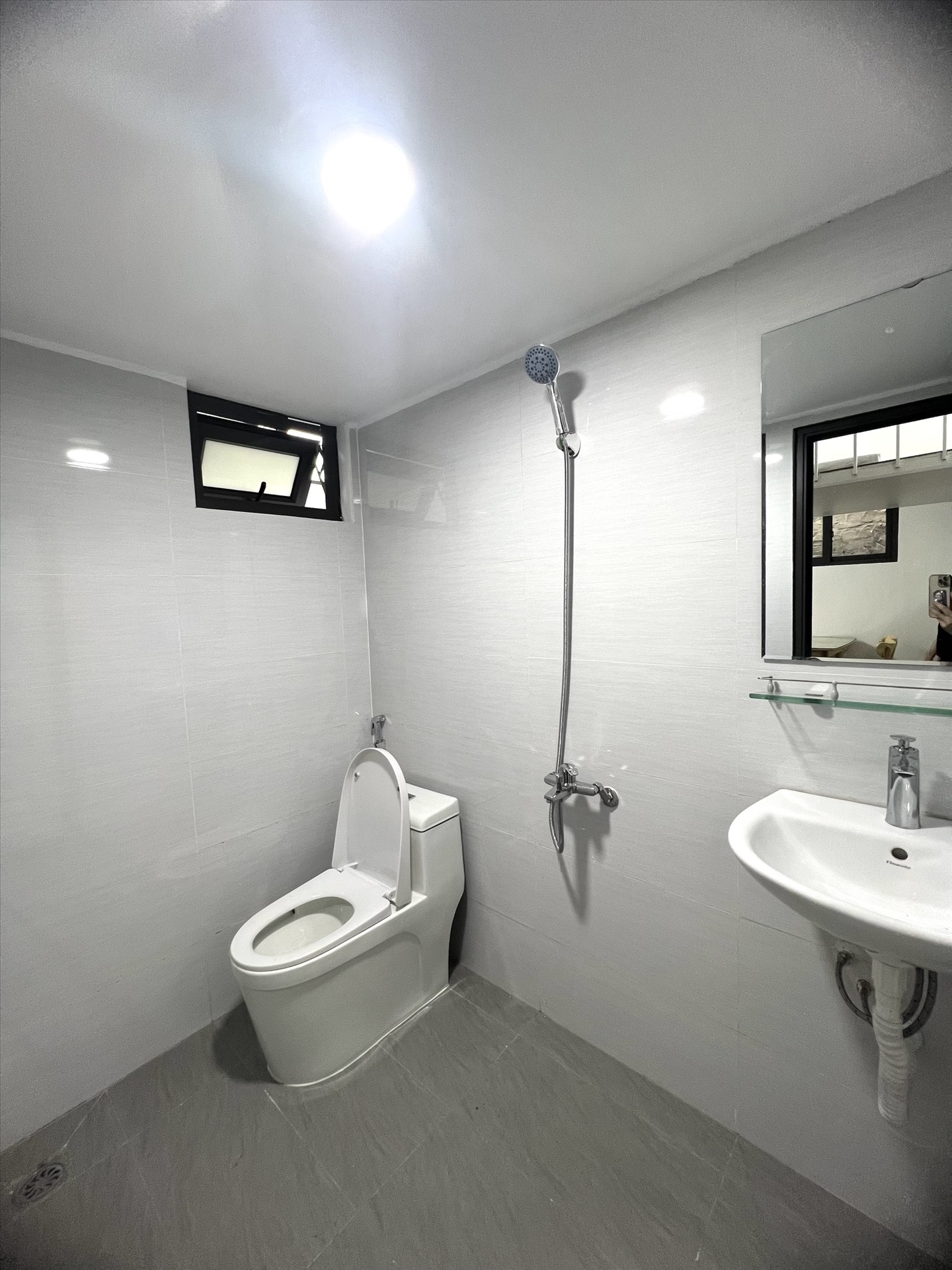 Phòng trọ Studio 30m2 tại THT Land Khúc Thừa Dụ - Cầu Giấy - Phòng tắm