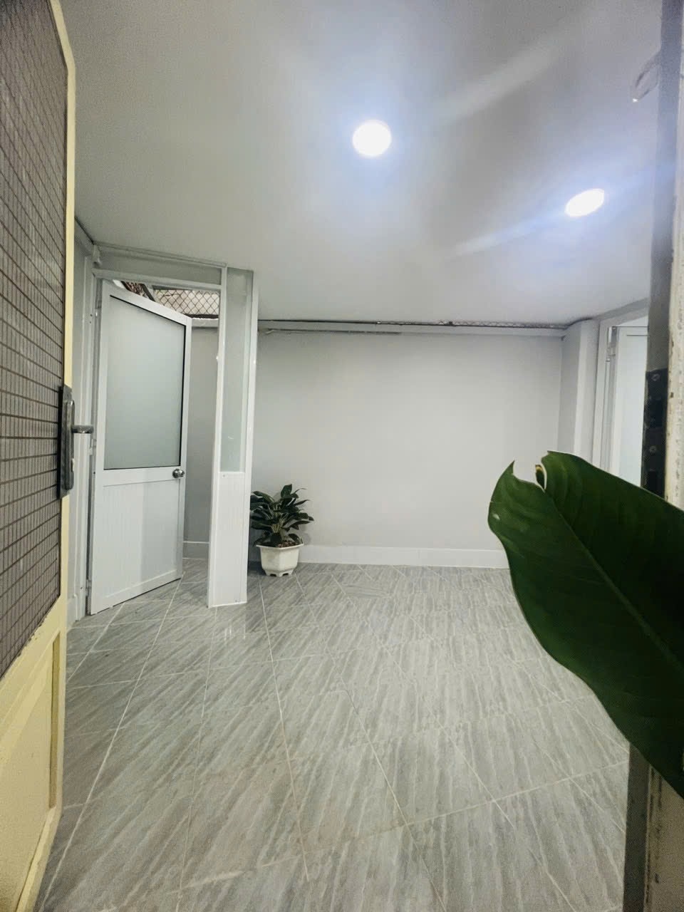 Phòng trọ 2 Phòng ngủ 40m2 tại TT House Phạm Văn Hai - Tân Bình - Phòng khách