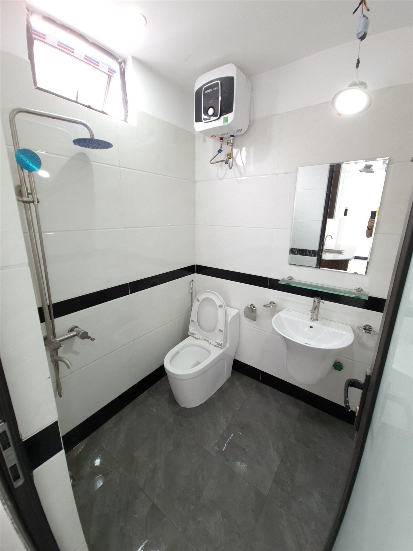 Phòng trọ Studio 35m2 tại THT Land Trịnh Đình Cửu - Hoàng Mai - Phòng tắm